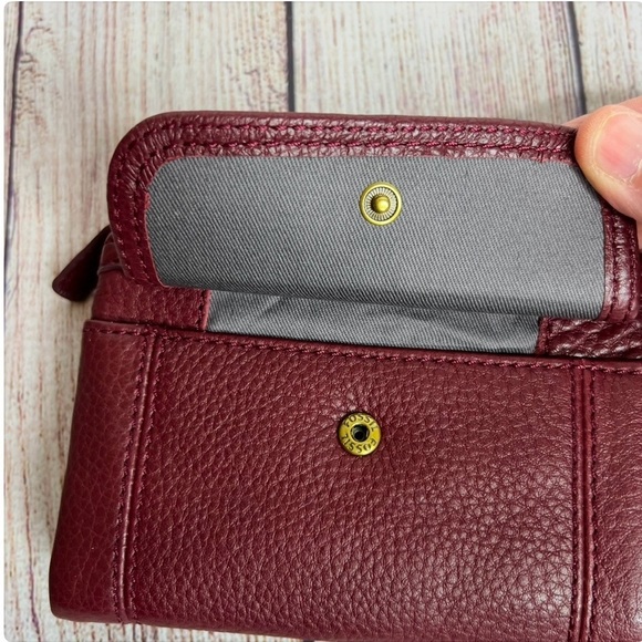 FOSSIL Red Pebbled Leather Wallet - Picture 5 of 7